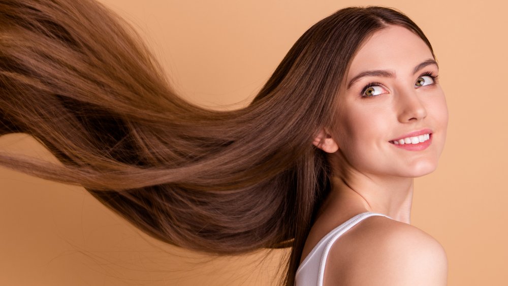How To Use Ozonated Oils For Hair: What You Need to Know To Soak Up Every Benefit